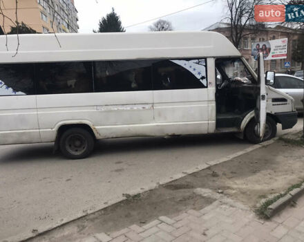 Белый Ивеко Дейли, объемом двигателя 2.8 л и пробегом 480 тыс. км за 2800 $, фото 3 на Automoto.ua