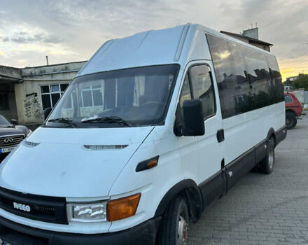 Белый Ивеко Дейли, объемом двигателя 2.8 л и пробегом 250 тыс. км за 4000 $, фото 1 на Automoto.ua