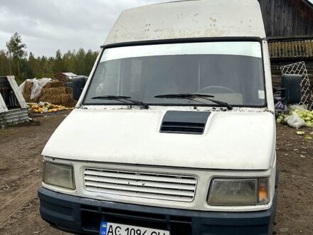 Белый Ивеко Дейли, объемом двигателя 2.5 л и пробегом 320 тыс. км за 2200 $, фото 1 на Automoto.ua