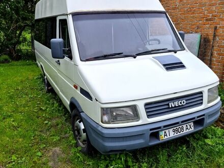 Белый Ивеко Дейли, объемом двигателя 2.8 л и пробегом 300 тыс. км за 3800 $, фото 1 на Automoto.ua