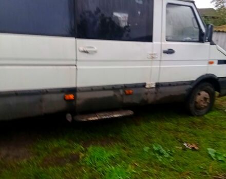 Белый Ивеко Дейли, объемом двигателя 2.5 л и пробегом 250 тыс. км за 2500 $, фото 1 на Automoto.ua
