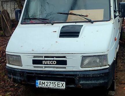 Белый Ивеко Дейли, объемом двигателя 2.8 л и пробегом 300 тыс. км за 3500 $, фото 1 на Automoto.ua