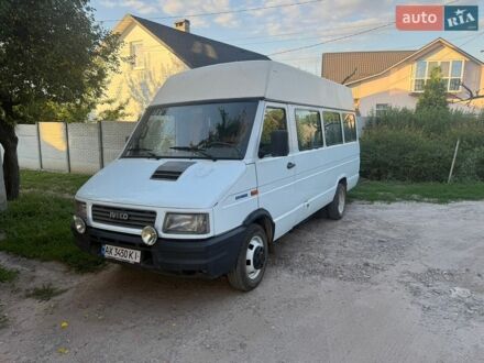 Белый Ивеко Дейли, объемом двигателя 2.5 л и пробегом 300 тыс. км за 3450 $, фото 1 на Automoto.ua
