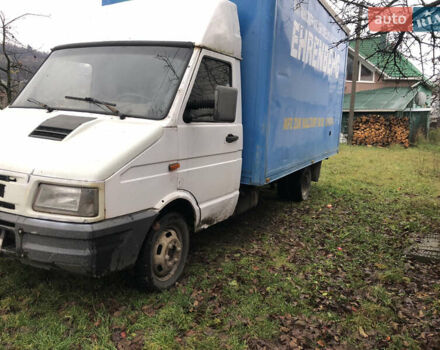 Белый Ивеко Дейли, объемом двигателя 2.8 л и пробегом 380 тыс. км за 2600 $, фото 1 на Automoto.ua