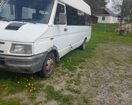 Белый Ивеко Дейли, объемом двигателя 2.8 л и пробегом 250 тыс. км за 5000 $, фото 1 на Automoto.ua