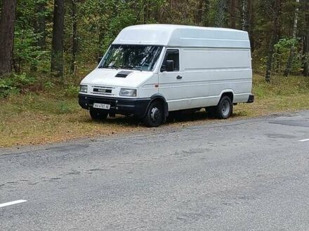 Белый Ивеко Дейли, объемом двигателя 2.9 л и пробегом 970 тыс. км за 4500 $, фото 1 на Automoto.ua