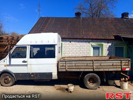 Белый Ивеко Дейли, объемом двигателя 2.8 л и пробегом 274 тыс. км за 3450 $, фото 1 на Automoto.ua