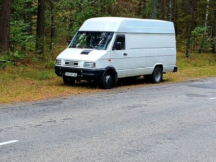 Білий Івеко Дейлі, об'ємом двигуна 2.8 л та пробігом 940 тис. км за 3800 $, фото 1 на Automoto.ua