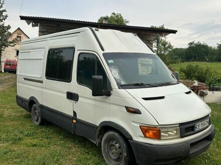 Білий Івеко Дейлі, об'ємом двигуна 2.8 л та пробігом 400 тис. км за 2900 $, фото 1 на Automoto.ua