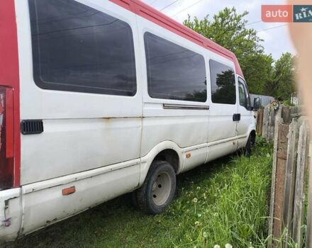 Білий Івеко Дейлі, об'ємом двигуна 2.8 л та пробігом 200 тис. км за 4000 $, фото 1 на Automoto.ua