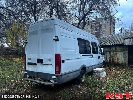 Белый Ивеко Дейли, объемом двигателя 2.8 л и пробегом 282 тыс. км за 3800 $, фото 1 на Automoto.ua