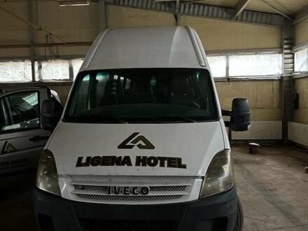 Білий Івеко Дейлі, об'ємом двигуна 2.8 л та пробігом 350 тис. км за 6900 $, фото 1 на Automoto.ua
