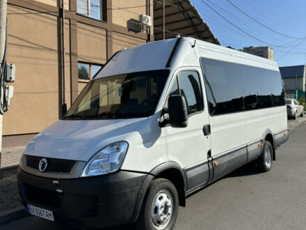 Белый Ивеко Дейли, объемом двигателя 3 л и пробегом 317 тыс. км за 15000 $, фото 1 на Automoto.ua