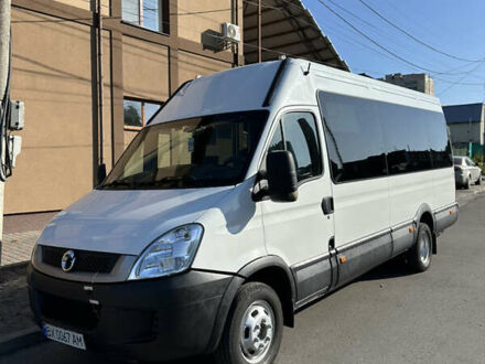 Белый Ивеко Дейли, объемом двигателя 3 л и пробегом 317 тыс. км за 15000 $, фото 1 на Automoto.ua
