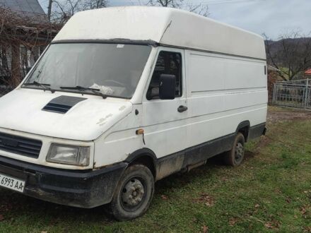 Белый Ивеко Дейли пасс., объемом двигателя 2.5 л и пробегом 321 тыс. км за 1600 $, фото 1 на Automoto.ua
