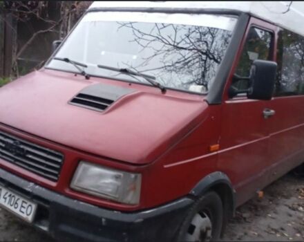 Червоний Івеко Daily пасс., об'ємом двигуна 2.8 л та пробігом 300 тис. км за 3000 $, фото 1 на Automoto.ua