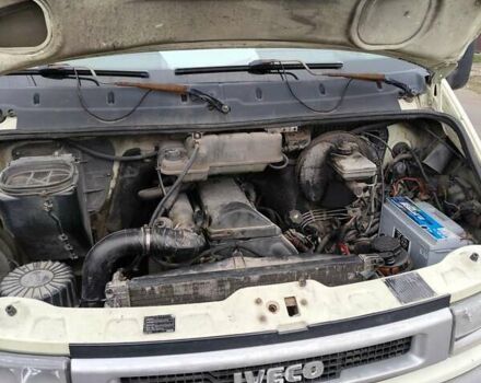 Желтый Ивеко Дейли, объемом двигателя 2.8 л и пробегом 515 тыс. км за 4000 $, фото 8 на Automoto.ua