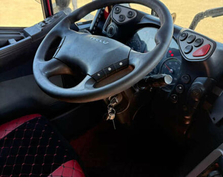 Ивеко Стралис 2011 в Черновцах на Automoto.ua Красный Ивеко Стралис, объемом двигателя 0 л и пробегом 126 тыс. км за 6900 $, фото 5 на Automoto.ua