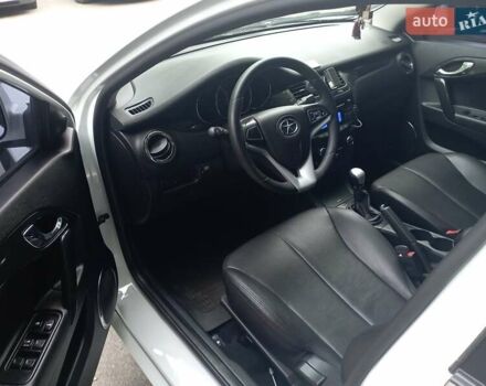 Белый Джак Джей5, объемом двигателя 1.5 л и пробегом 15 тыс. км за 7500 $, фото 1 на Automoto.ua