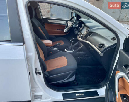 Білий Джак С5, об'ємом двигуна 2 л та пробігом 80 тис. км за 8700 $, фото 16 на Automoto.ua