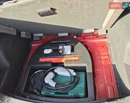 Красный Джак iEVS4, объемом двигателя 0 л и пробегом 70 тыс. км за 15000 $, фото 11 на Automoto.ua