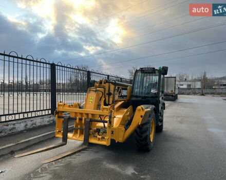 Жовтий ЖЦБ 535-140, об'ємом двигуна 4.4 л та пробігом 6 тис. км за 51015 $, фото 15 на Automoto.ua