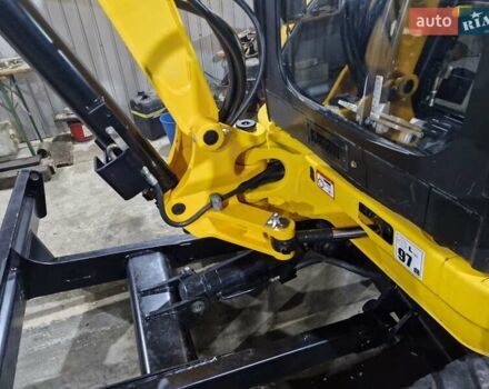 Желтый ЖЦБ 8035, объемом двигателя 2.2 л и пробегом 31 тыс. км за 37203 $, фото 9 на Automoto.ua