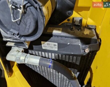 Желтый ЖЦБ 8035, объемом двигателя 2.2 л и пробегом 31 тыс. км за 37203 $, фото 17 на Automoto.ua