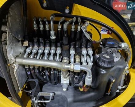 Желтый ЖЦБ 8035, объемом двигателя 2.2 л и пробегом 31 тыс. км за 37203 $, фото 13 на Automoto.ua