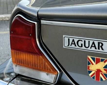 Сірий Ягуар Даймлер, об'ємом двигуна 5.3 л та пробігом 86 тис. км за 19999 $, фото 11 на Automoto.ua