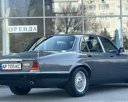 Сірий Ягуар Даймлер, об'ємом двигуна 5.3 л та пробігом 86 тис. км за 19999 $, фото 6 на Automoto.ua