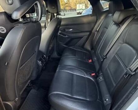 Белый Ягуар E-Pace, объемом двигателя 2 л и пробегом 77 тыс. км за 25000 $, фото 11 на Automoto.ua