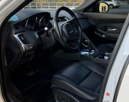 Белый Ягуар E-Pace, объемом двигателя 2 л и пробегом 77 тыс. км за 25000 $, фото 5 на Automoto.ua