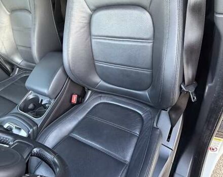 Белый Ягуар E-Pace, объемом двигателя 2 л и пробегом 77 тыс. км за 25000 $, фото 6 на Automoto.ua