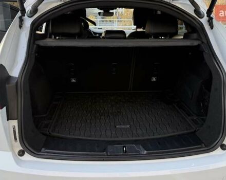 Белый Ягуар E-Pace, объемом двигателя 2 л и пробегом 77 тыс. км за 25000 $, фото 16 на Automoto.ua