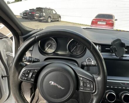 Белый Ягуар E-Pace, объемом двигателя 2 л и пробегом 185 тыс. км за 17600 $, фото 11 на Automoto.ua