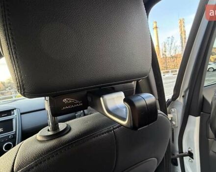 Белый Ягуар E-Pace, объемом двигателя 2 л и пробегом 77 тыс. км за 25000 $, фото 14 на Automoto.ua