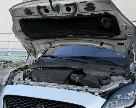 Белый Ягуар E-Pace, объемом двигателя 2 л и пробегом 77 тыс. км за 25000 $, фото 19 на Automoto.ua
