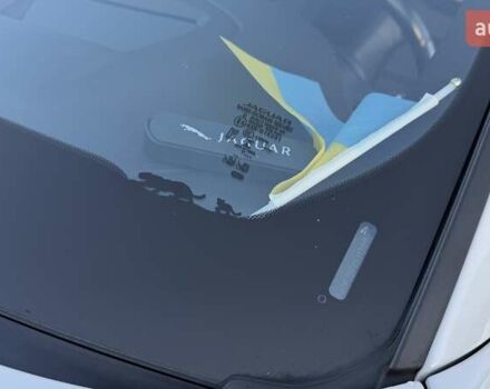 Белый Ягуар E-Pace, объемом двигателя 2 л и пробегом 77 тыс. км за 25000 $, фото 21 на Automoto.ua