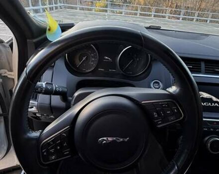 Белый Ягуар E-Pace, объемом двигателя 2 л и пробегом 77 тыс. км за 25000 $, фото 8 на Automoto.ua