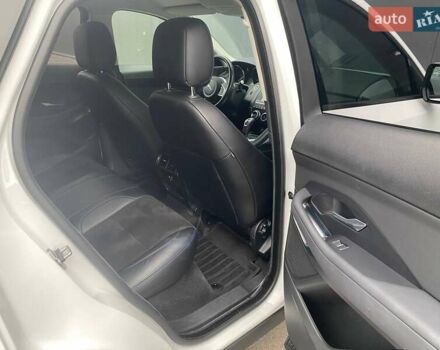 Белый Ягуар E-Pace, объемом двигателя 2 л и пробегом 74 тыс. км за 28000 $, фото 14 на Automoto.ua