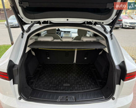 Білий Ягуар E-Pace, об'ємом двигуна 2 л та пробігом 145 тис. км за 28300 $, фото 15 на Automoto.ua