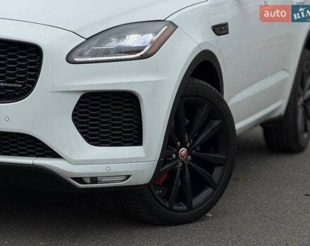 Белый Ягуар E-Pace, объемом двигателя 2 л и пробегом 120 тыс. км за 25500 $, фото 2 на Automoto.ua