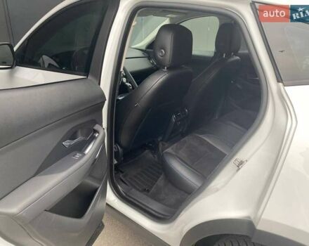 Белый Ягуар E-Pace, объемом двигателя 2 л и пробегом 74 тыс. км за 28000 $, фото 16 на Automoto.ua