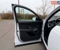 Белый Ягуар E-Pace, объемом двигателя 2 л и пробегом 120 тыс. км за 25500 $, фото 38 на Automoto.ua