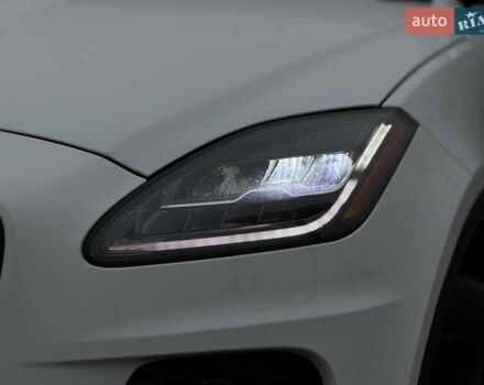 Белый Ягуар E-Pace, объемом двигателя 2 л и пробегом 120 тыс. км за 25500 $, фото 3 на Automoto.ua