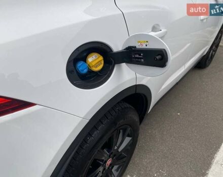 Белый Ягуар E-Pace, объемом двигателя 2 л и пробегом 74 тыс. км за 28000 $, фото 33 на Automoto.ua
