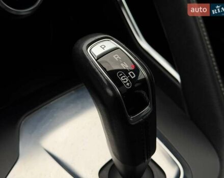 Белый Ягуар E-Pace, объемом двигателя 2 л и пробегом 120 тыс. км за 25500 $, фото 65 на Automoto.ua