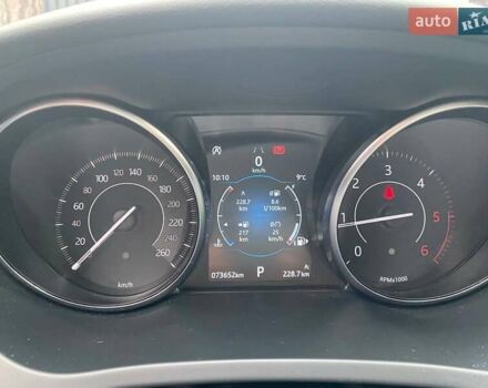 Белый Ягуар E-Pace, объемом двигателя 2 л и пробегом 74 тыс. км за 28000 $, фото 50 на Automoto.ua