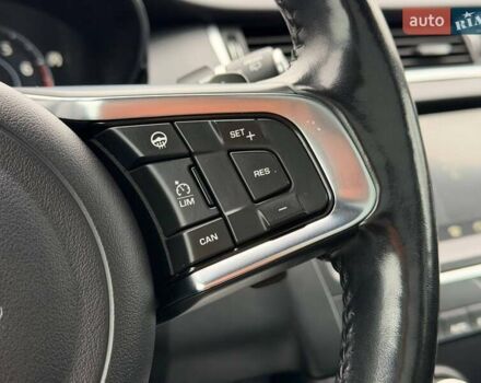 Белый Ягуар E-Pace, объемом двигателя 2 л и пробегом 120 тыс. км за 25500 $, фото 55 на Automoto.ua